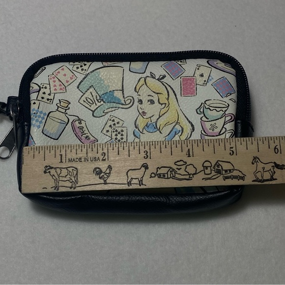 Disney Loungefly Alice In Wonderland Wristlet Purse Coin Tea Cup Mad Hat - Picture 9 of 11